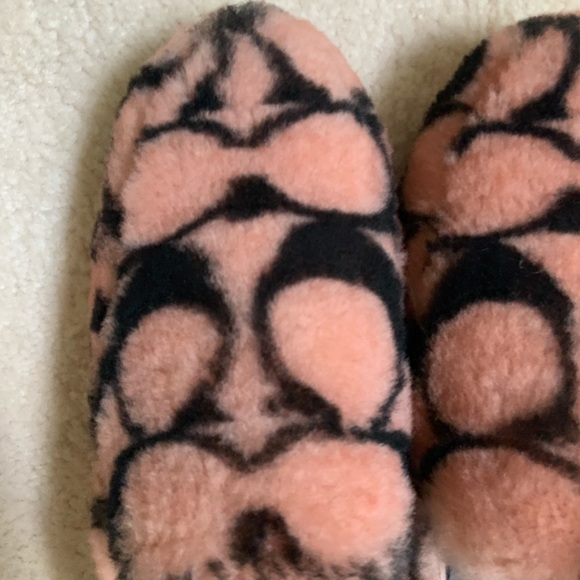 COACH HOLLY SHEARLING PINK AND BLACK LOGO SLIPPERS - Picture 16 of 16